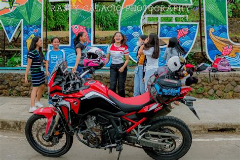 RANDOM SHOTS: Motovlogger Jet Lee in Camiguin.